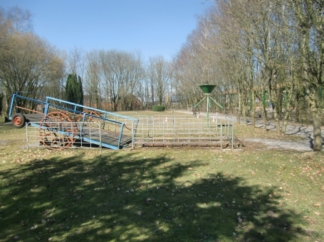 Sonsbeck : Balberger Straße, Traktorenmuseum Pauenhof, Freizeitanlage